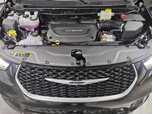 2024 Chrysler Pacifica Plug-In Hybrid PACIFICA PLUG-IN HYBRID PINNACLE in Grand Haven, MI - Preferred Auto Dealerships