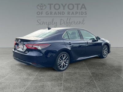 2022 Toyota Camry Hybrid XLE