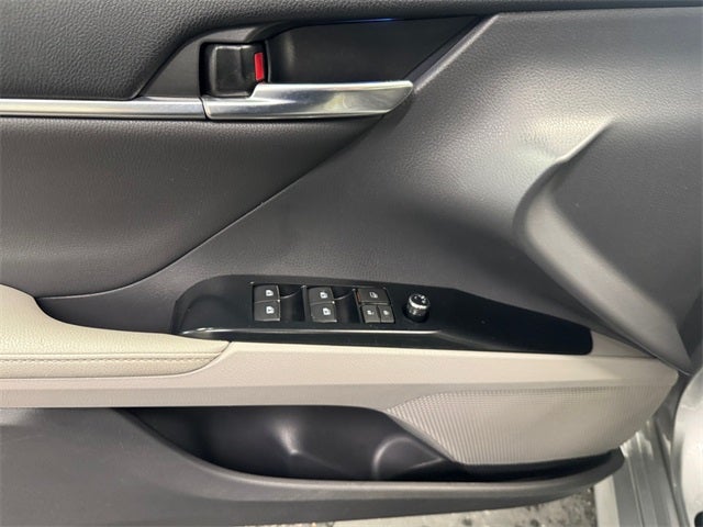 2020 Toyota Camry Hybrid XLE