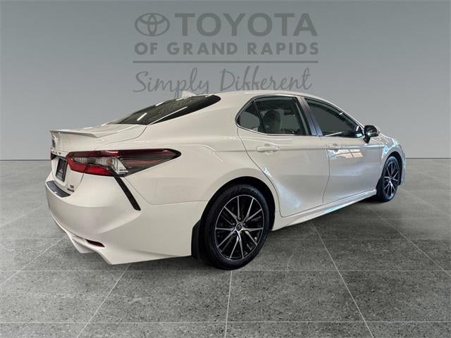 2023 Toyota Camry Hybrid SE