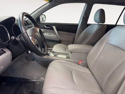 2013 Toyota Highlander SE