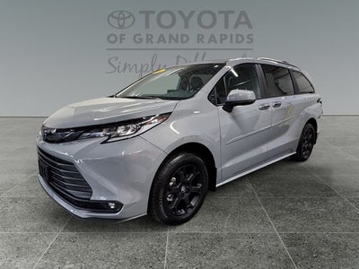 2025 Toyota Sienna Woodland Edition 7 Passenger