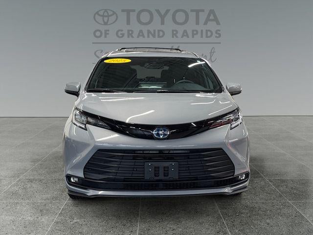 2025 Toyota Sienna Woodland Edition 7 Passenger
