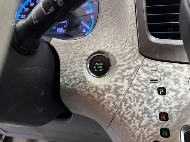 2014 Toyota Sienna XLE 7 Passenger