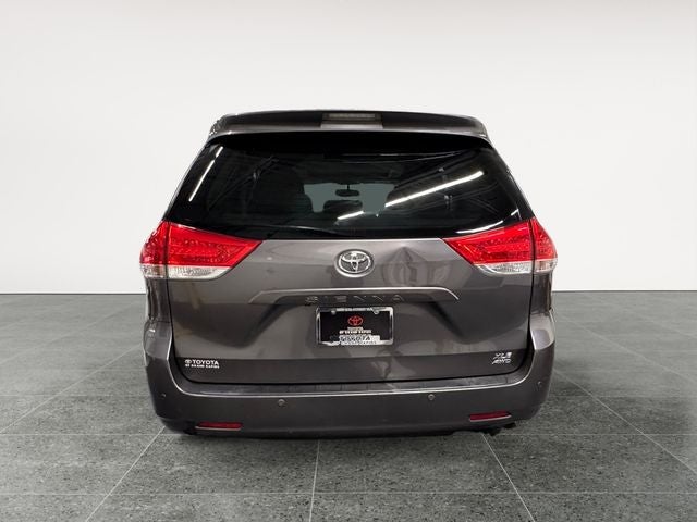2014 Toyota Sienna XLE 7 Passenger