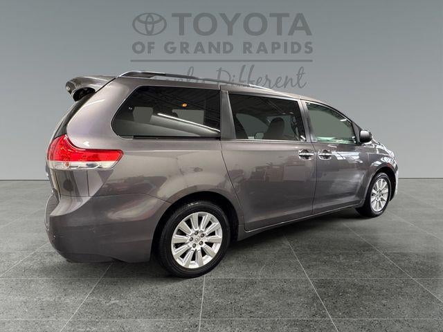 2014 Toyota Sienna XLE 7 Passenger