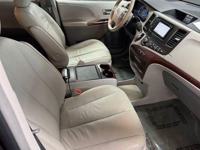 2014 Toyota Sienna XLE 7 Passenger