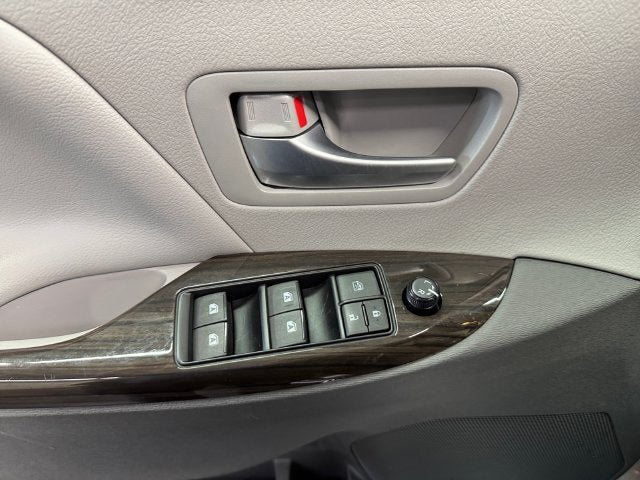 2017 Toyota Sienna XLE 7 Passenger