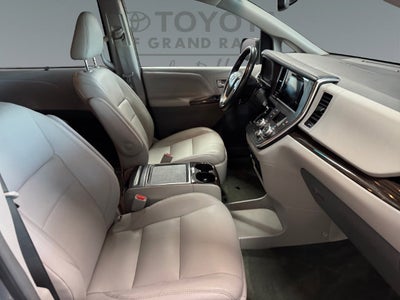 2017 Toyota Sienna XLE 7 Passenger