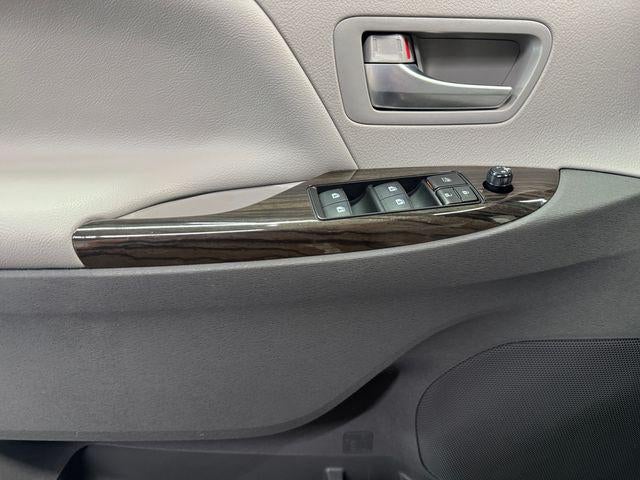 2017 Toyota Sienna XLE 7 Passenger