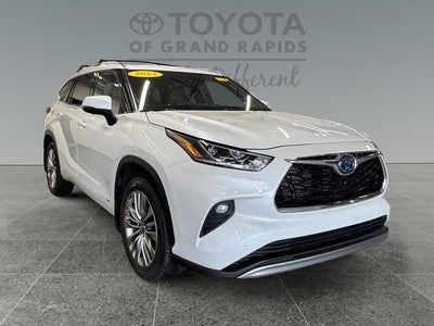 2023 Toyota Highlander Hybrid Platinum