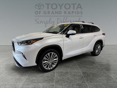 2023 Toyota Highlander Hybrid Platinum