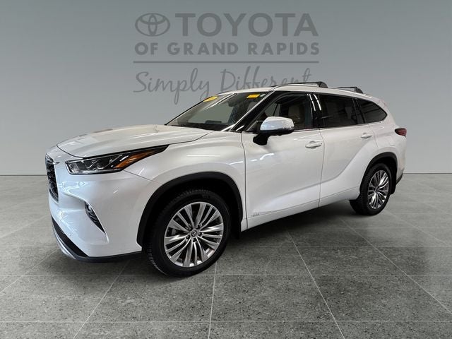 2023 Toyota Highlander Hybrid Platinum