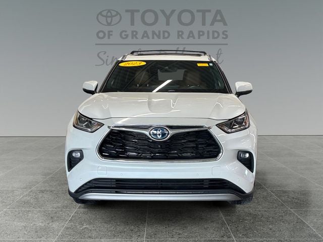 2023 Toyota Highlander Hybrid Platinum