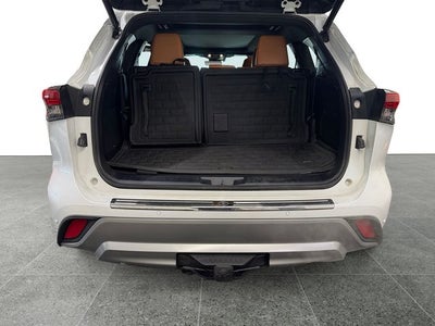 2023 Toyota Highlander Hybrid Platinum