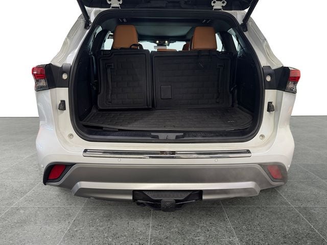2023 Toyota Highlander Hybrid Platinum