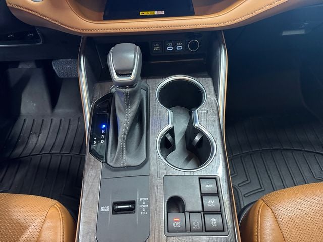 2023 Toyota Highlander Hybrid Platinum