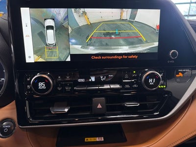 2023 Toyota Highlander Hybrid Platinum