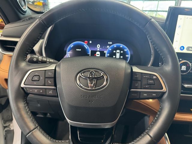 2023 Toyota Highlander Hybrid Platinum