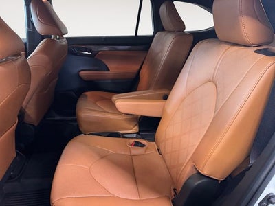 2023 Toyota Highlander Hybrid Platinum