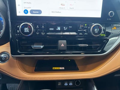 2023 Toyota Highlander Hybrid Platinum