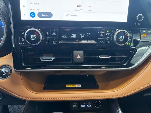 2023 Toyota Highlander Hybrid Platinum