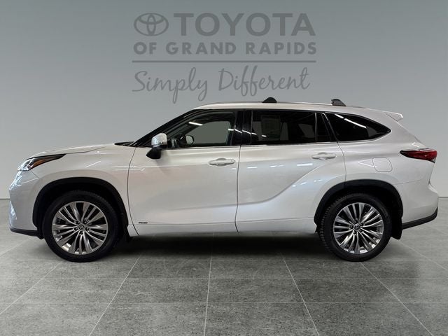 2023 Toyota Highlander Hybrid Platinum