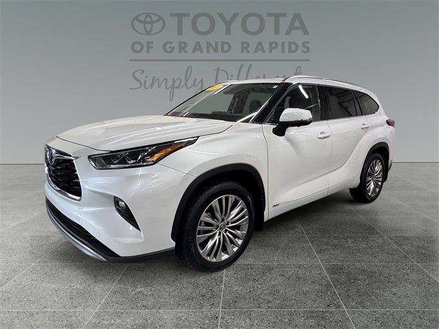 2024 Toyota Highlander Hybrid Platinum