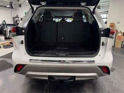 2024 Toyota Highlander Hybrid Platinum