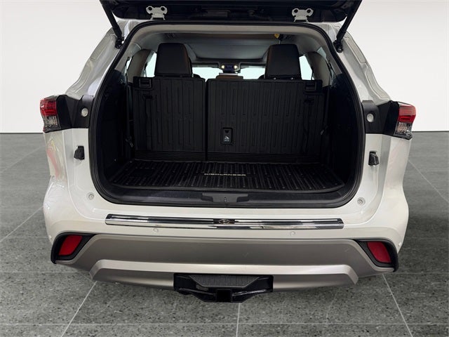 2024 Toyota Highlander Hybrid Platinum
