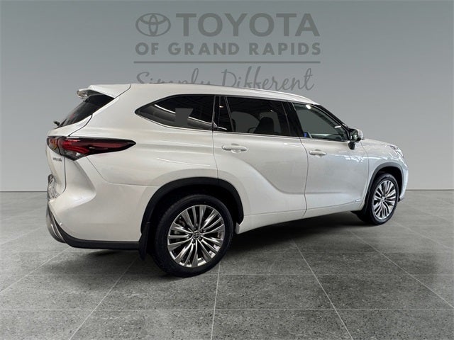 2024 Toyota Highlander Hybrid Platinum