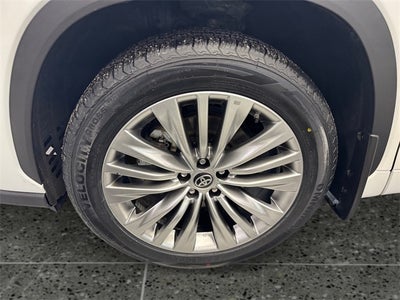 2024 Toyota Highlander Hybrid Platinum