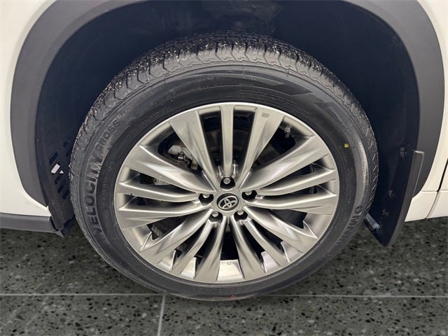 2024 Toyota Highlander Hybrid Platinum