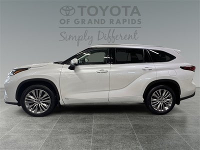 2024 Toyota Highlander Hybrid Platinum