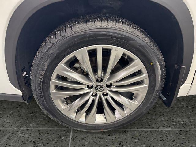 2024 Toyota Highlander Hybrid Platinum