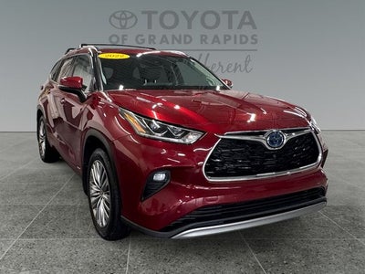 2022 Toyota Highlander Hybrid Platinum
