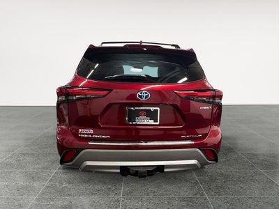 2022 Toyota Highlander Hybrid Platinum