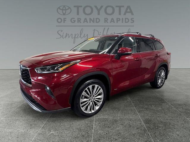 2022 Toyota Highlander Hybrid Platinum