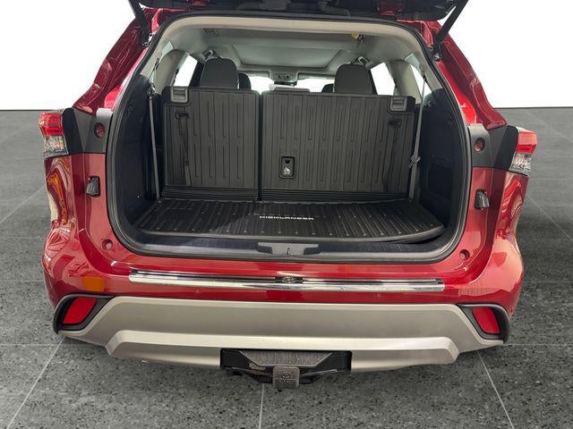 2022 Toyota Highlander Hybrid Platinum