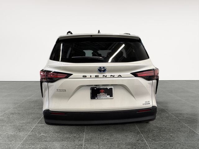 2021 Toyota Sienna XLE 8 Passenger