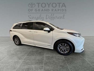 2021 Toyota Sienna XLE 8 Passenger