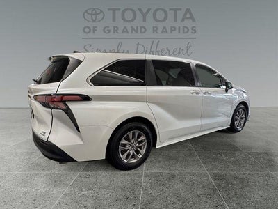 2022 Toyota Sienna XLE 7 Passenger