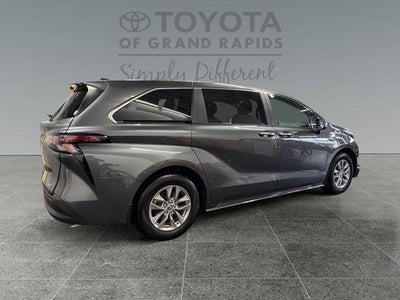 2025 Toyota Sienna XLE 7 Passenger