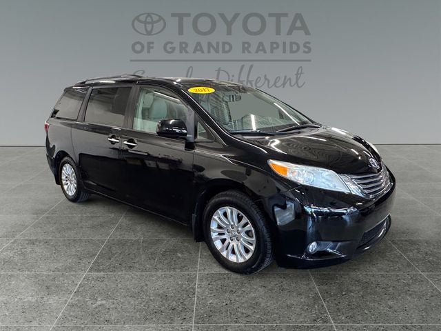 2017 Toyota Sienna XLE 8 Passenger
