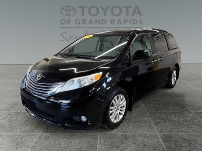 2017 Toyota Sienna XLE 8 Passenger