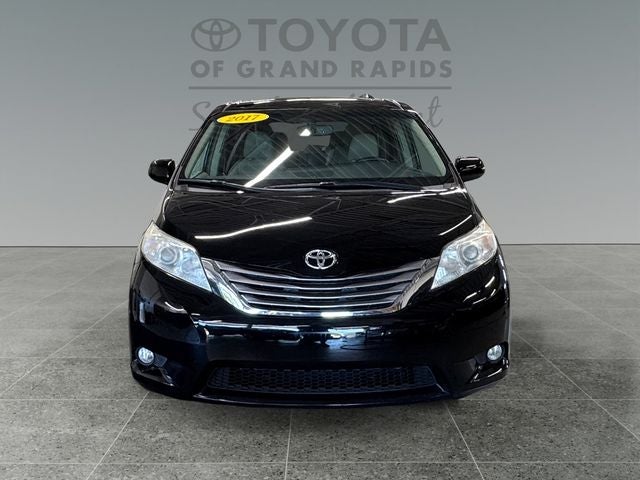 2017 Toyota Sienna XLE 8 Passenger