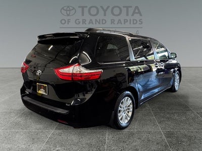 2017 Toyota Sienna XLE 8 Passenger