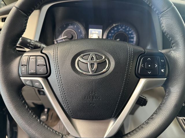 2017 Toyota Sienna XLE 8 Passenger