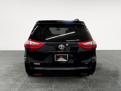 2017 Toyota Sienna XLE 8 Passenger