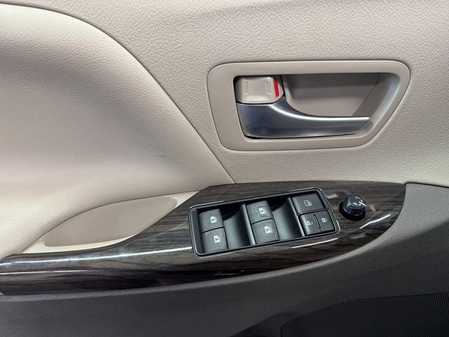2017 Toyota Sienna XLE 8 Passenger